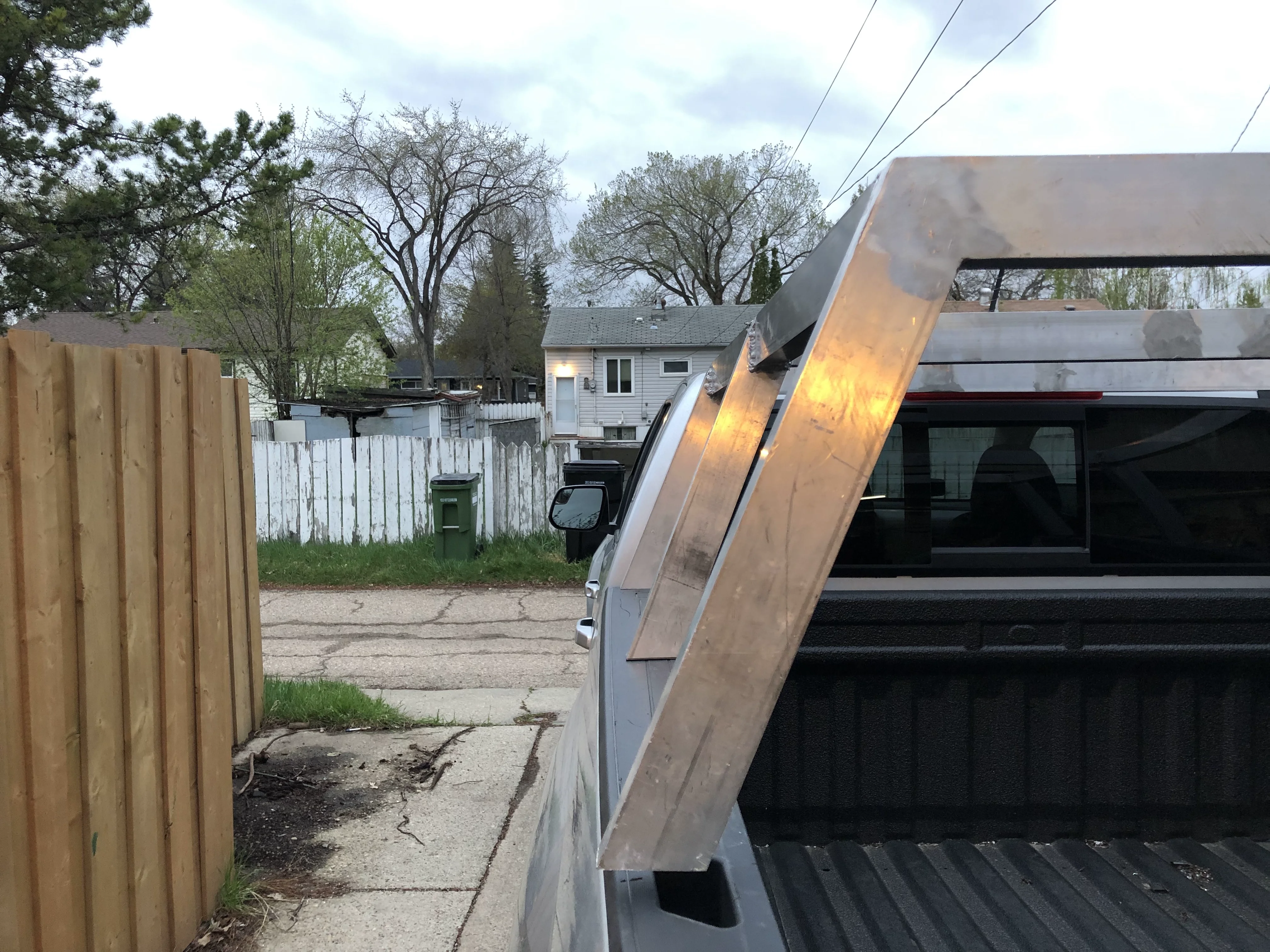 Misaligned arch leg requiring correction